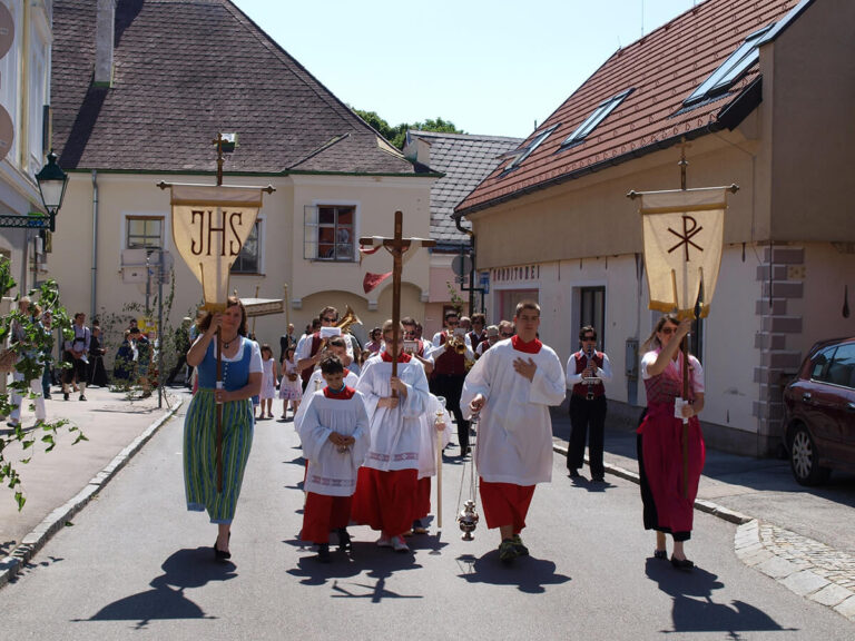 Fronleichnam: Eine zerfallende Tradition im Zeichen des gesellschaftlichen Niedergangs