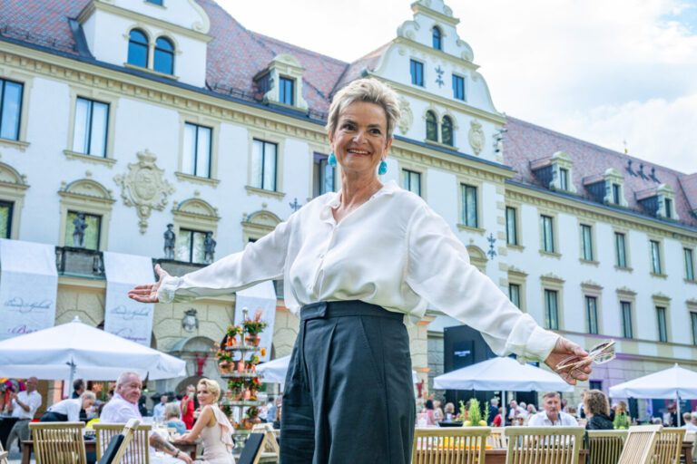 Vicky Leandros und Gloria von Thurn-Taxis: Eine Oma-Kampagne gegen Rechts?