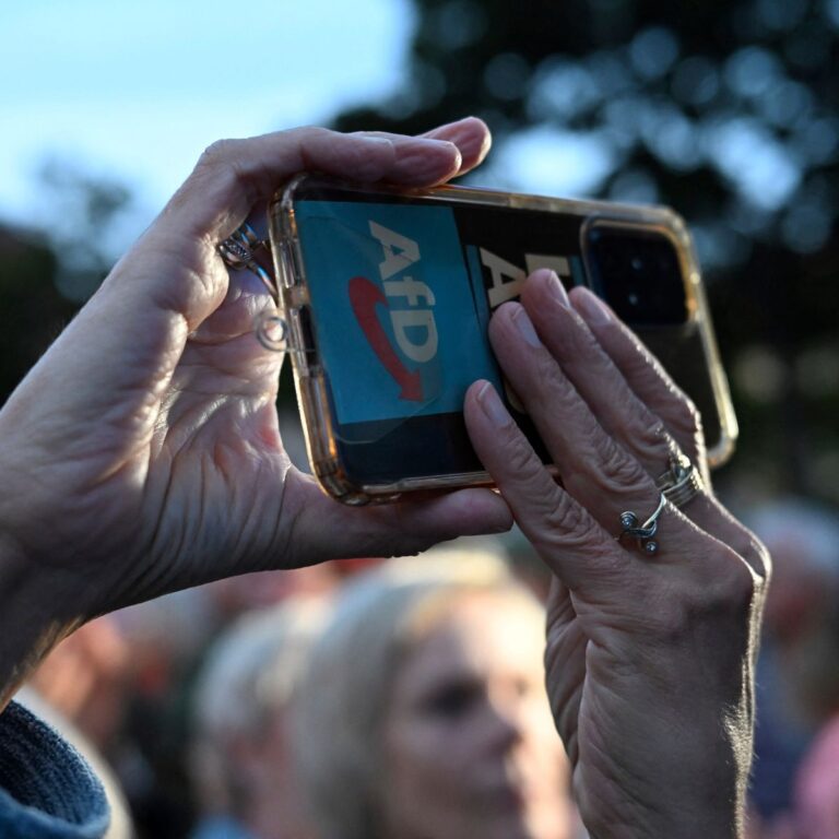 Spanische Patrioten verjagen linke Medien: Gewalt und Verzweiflung im Kampf gegen Falschinformationen