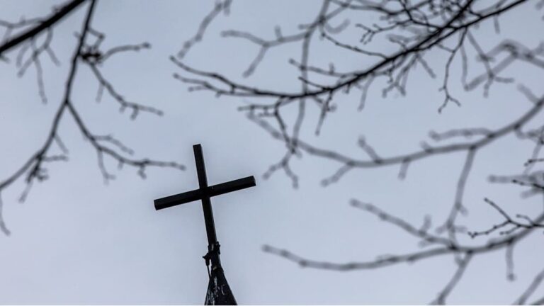 Extreme Zunahme der antichristlichen Gewalt in Europa: Eine Warnung vor dem Kollaps des christlichen Erbes