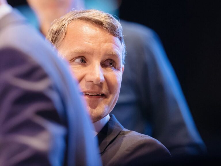 Björn Höcke Gründet Politische Akademie Thüringen — Ausbau des Machtstrebens der AfD-Thüringen