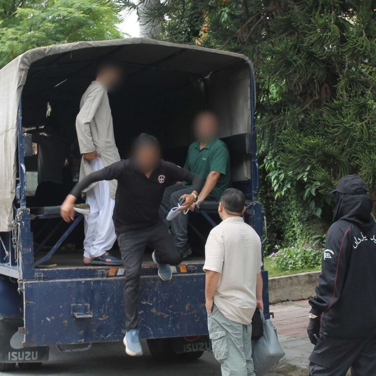 Wadephul erzwingt rasche Aufnahme von Afghanen – Deutschland verweigert Schutz