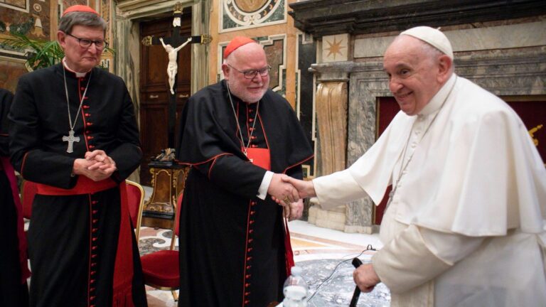 Krisenherd im Vatikan: Konflikt um die Synode und der deutsche Bruch mit Rom