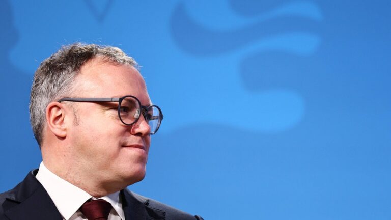 Die Verlust des Doktortitels von Thüringens Ministerpräsident: Eine politische Krise um Mario Voigt