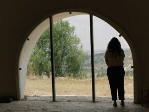 Konflikt um verurteilte Pädagogin: Diakonie entlässt Israel-Hasserin – Schulleiterin weint der Hetzerin hinterher