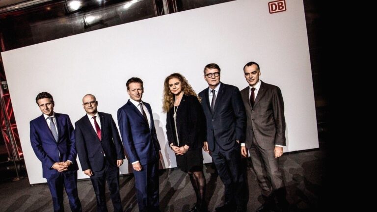Deutsche Bahn-Vorstände steigern Gehälter während System versagt