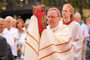 Bischof Bätzings Rücktritt: Eine Spaltung der Kirche oder ein Sieg für die Tradition?