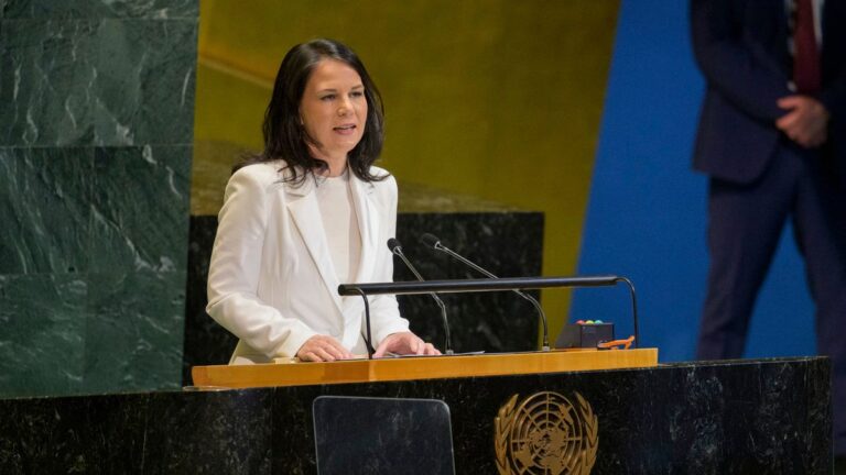 Baerbock verherrlicht sich als UN-Chefdiplomatin – Eine Rolle, die ihr nicht gehört