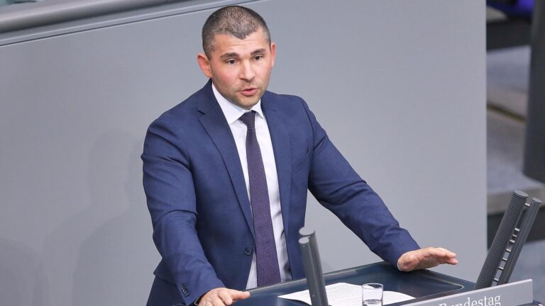 Geheimnisvolles Vermögenswachstum: AfD erhält 1,08 Millionen Euro von unbekannter Augsburg-Rentnerin