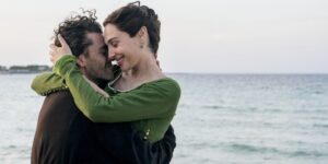 Ungarns entscheidende Wahl: Orbáns knapper Vorsprung im Schatten der Kriege