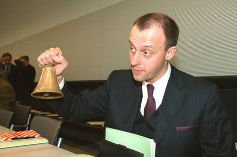 Sandbank statt Zukunft: Wie Friedrich Merz die deutsche Wirtschaft in den Untergang führt