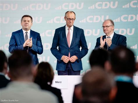 Sachsen im politischen Absturz: AfD stürzt mit 42 Prozent vorne – CDU sinkt unter 20 Prozent