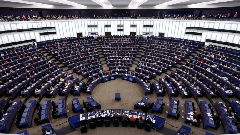 EU-Parlament im Streit: „Schickt sie zurück“ – Die neue Migrationspolitik ohne Rettung