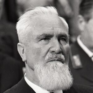 Gott im Widerstand: Alois Hundhammers unverwechselbare Kampf für eine christliche Verfassung
