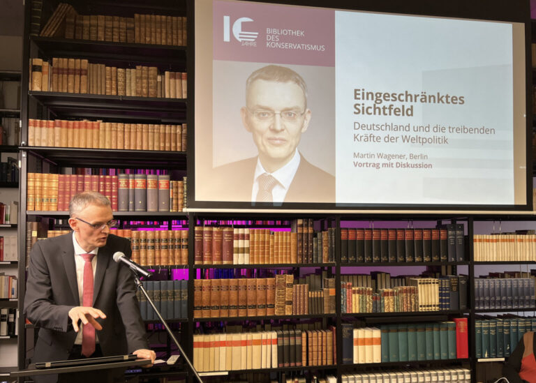 „Realität statt Spahn: Erik Kothnys Plädoyer für eine Politik ohne Illusionen”