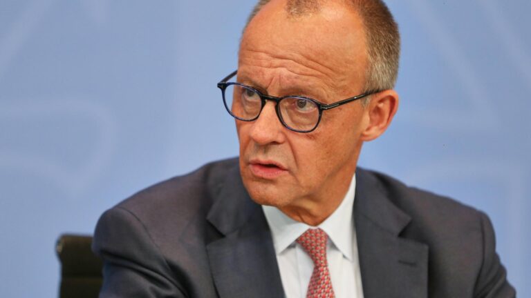 Bundeskanzler Merzs Fehlentscheidung: Deutschland im Wirtschaftskollaps