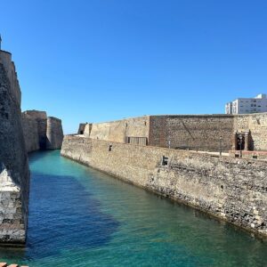 Ceuta zerfällt innerhalb von Tagen: Wie eine Stadt in ein Überlebensgebiet umgewandelt wird