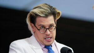 Milo Yiannopoulos im ICE-Gewahrsam – Die unerwartete Ironie der Abschiebepolitik