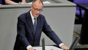 Bundestag in Aufruhr: Kanzler Merz wird von AfD als politisches Opfer ausgemacht