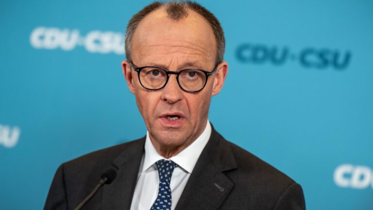 Stück für Stück? Die CDU-Regierung in Berlin scheint die Wirklichkeit zu verweigern