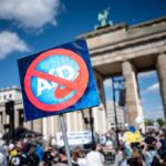 Handschellen statt Demokratie: Hamburgs Plenarsaal prüft Verbot der AfD