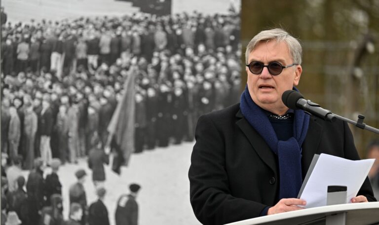 Die deutsche Wirtschaft im Abgrund: Warum Hape Kerkelings AfD-Verbot-Forderung eine Täuschung ist