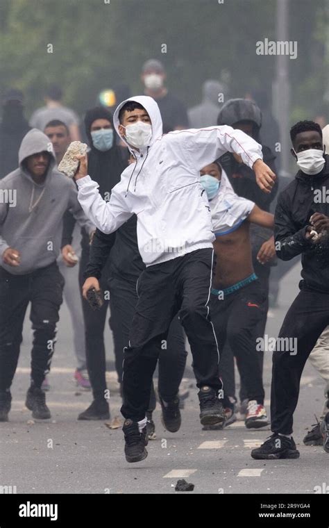 Frankreich im Chaos: 2.400 Festgenommene – Polizei identifiziert zwei gewalttätige Gruppen
