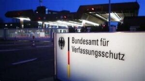 Schwarze, rote und gelbe Zeichen – Der Verfassungsschutz alarmiert schon bei Vieren